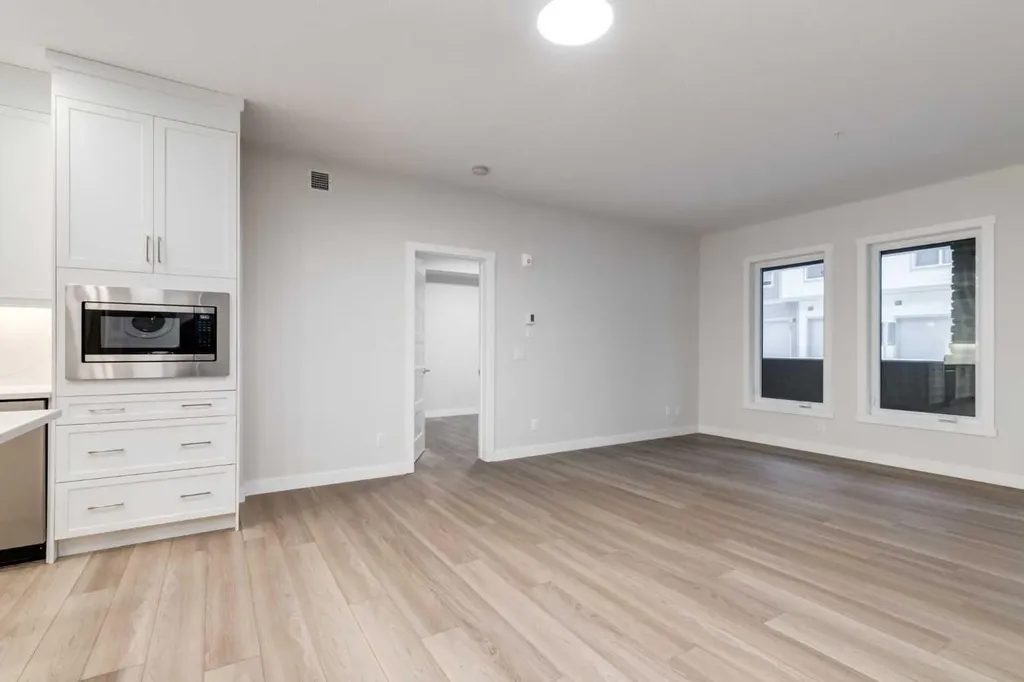 2117 81 Street SW Calgary AB T3H 6H5
