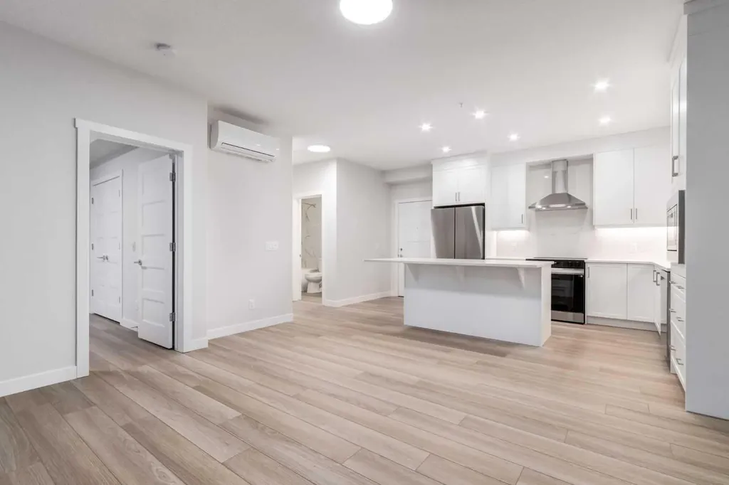 2117 81 Street SW Calgary AB T3H 6H5