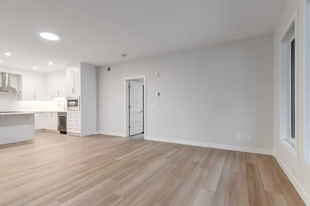 2117 81 Street SW Calgary AB T3H 6H5