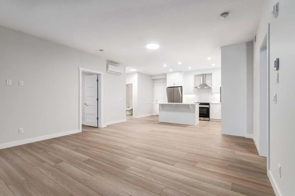2117 81 Street SW Calgary AB T3H 6H5