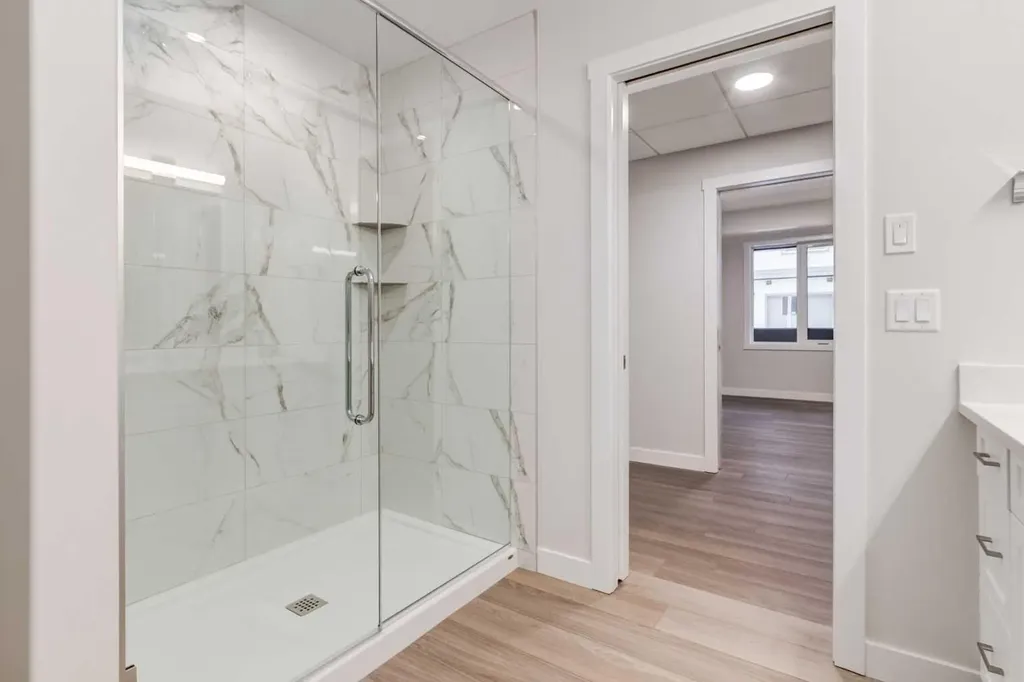 2117 81 Street SW Calgary AB T3H 6H5