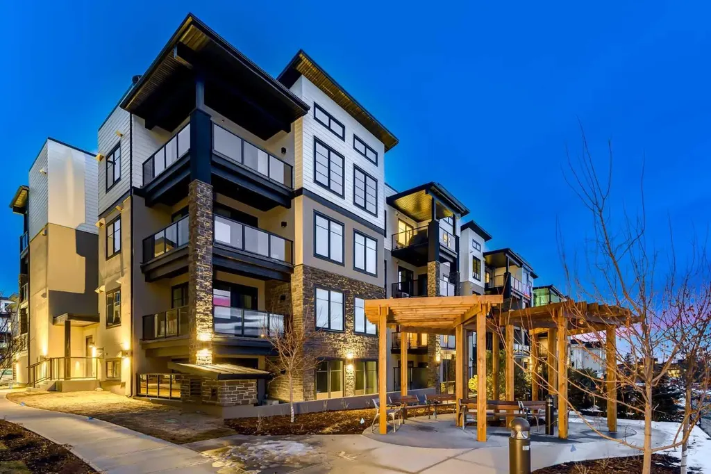 2117 81 Street SW Calgary AB T3H 6H5
