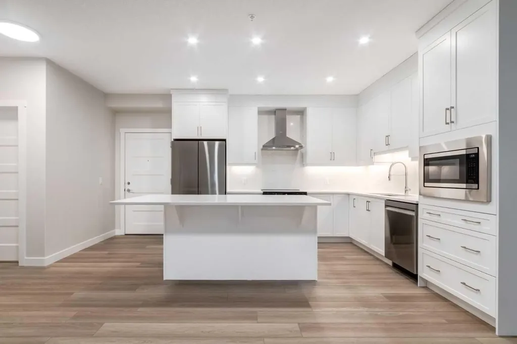 2117 81 Street SW Calgary AB T3H 6H5