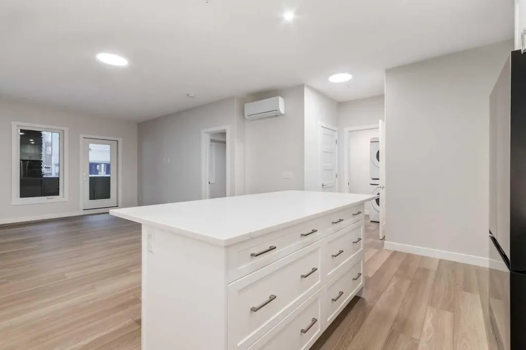 2117 81 Street SW Calgary AB T3H 6H5