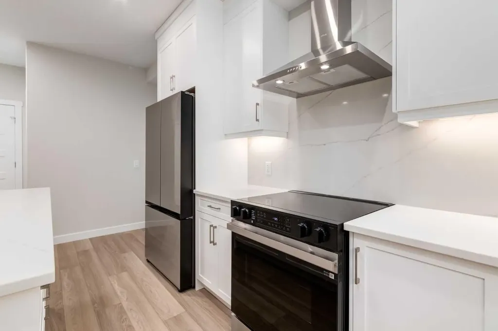 2117 81 Street SW Calgary AB T3H 6H5