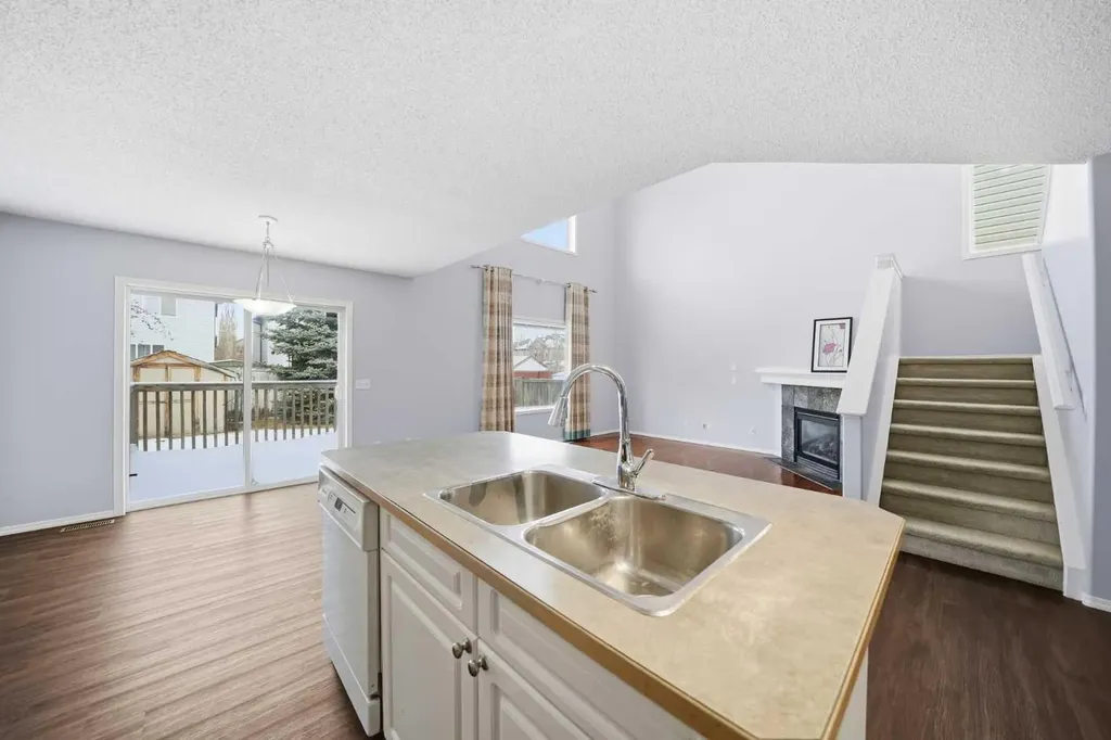 1076 Cranston Drive SE Calgary AB T3M 1A4