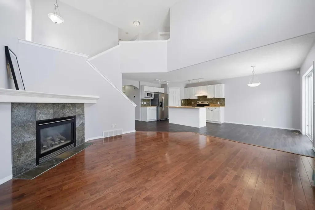1076 Cranston Drive SE Calgary AB T3M 1A4