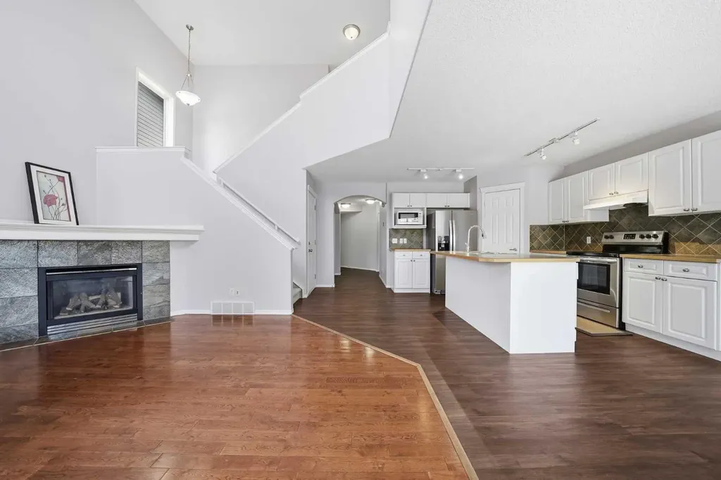 1076 Cranston Drive SE Calgary AB T3M 1A4