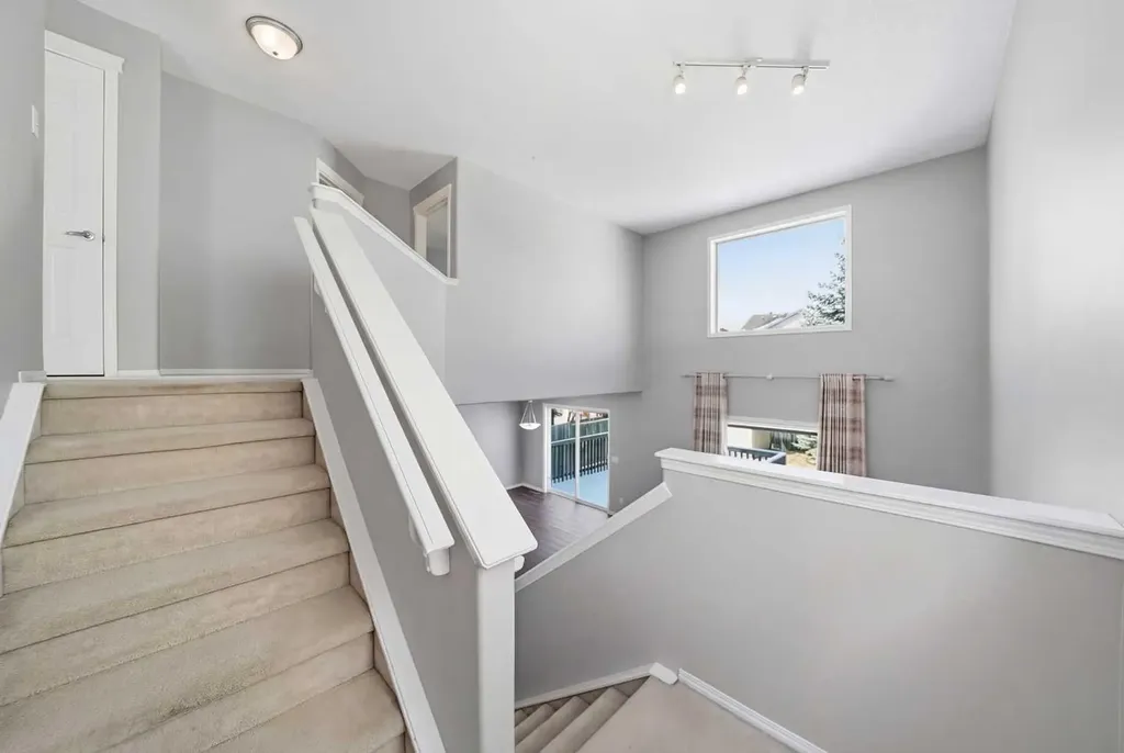 1076 Cranston Drive SE Calgary AB T3M 1A4
