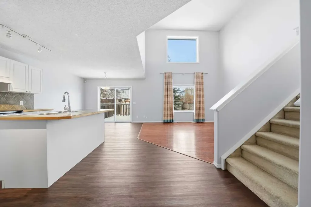 1076 Cranston Drive SE Calgary AB T3M 1A4