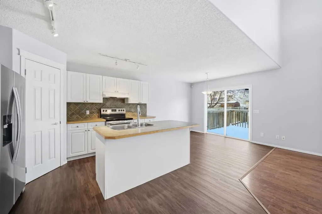 1076 Cranston Drive SE Calgary AB T3M 1A4