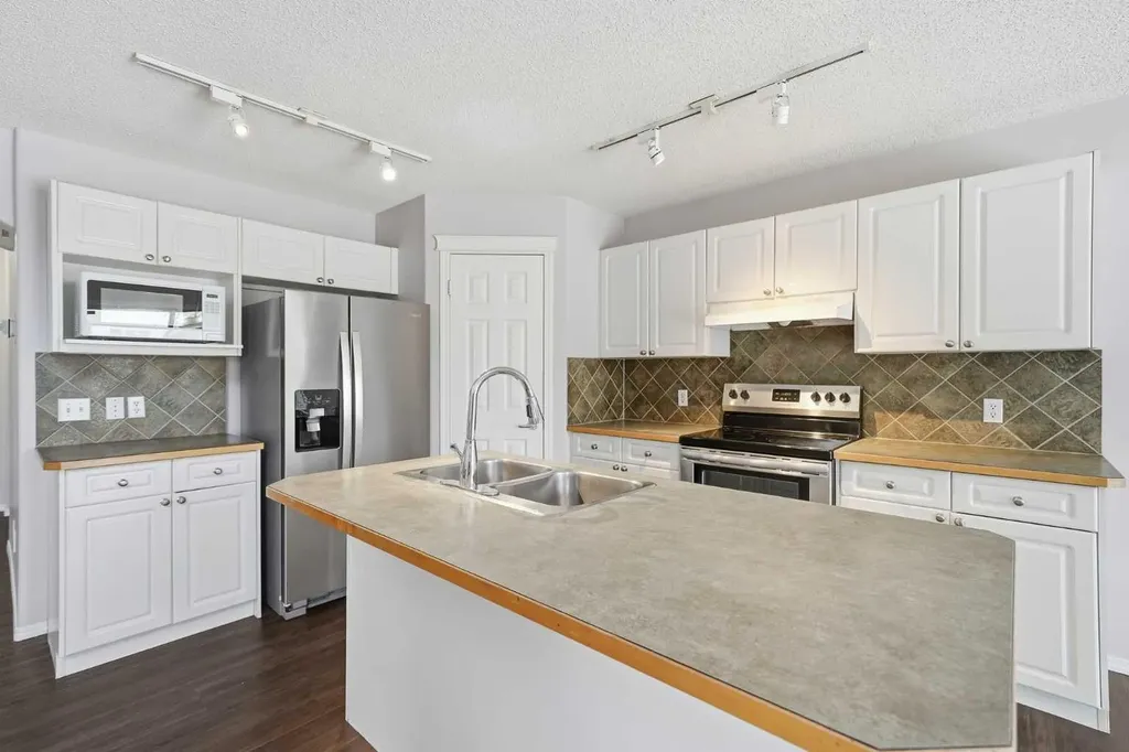 1076 Cranston Drive SE Calgary AB T3M 1A4