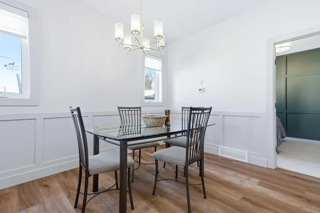 5324 49 Avenue Lacombe AB T4L 1S6