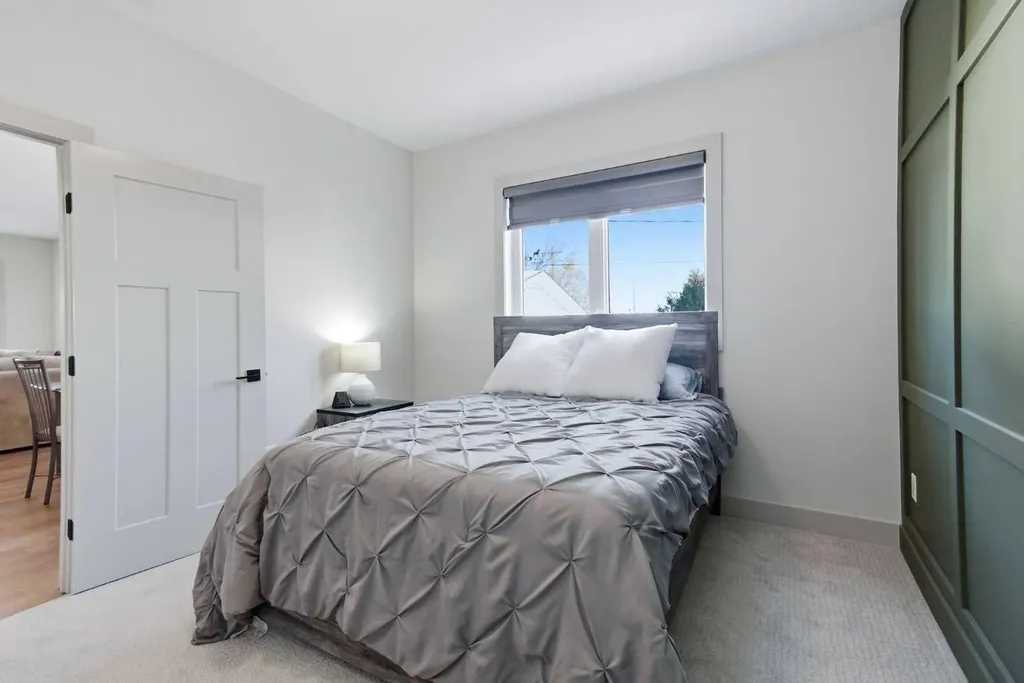 5324 49 Avenue Lacombe AB T4L 1S6