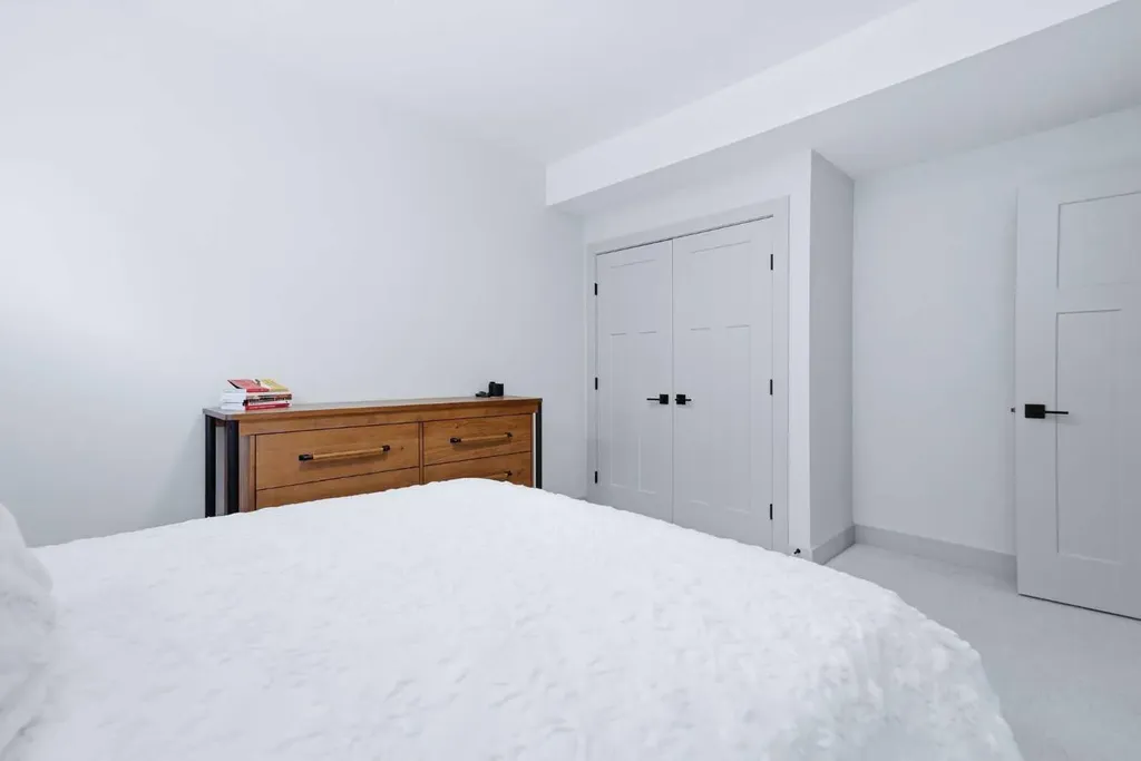 5324 49 Avenue Lacombe AB T4L 1S6