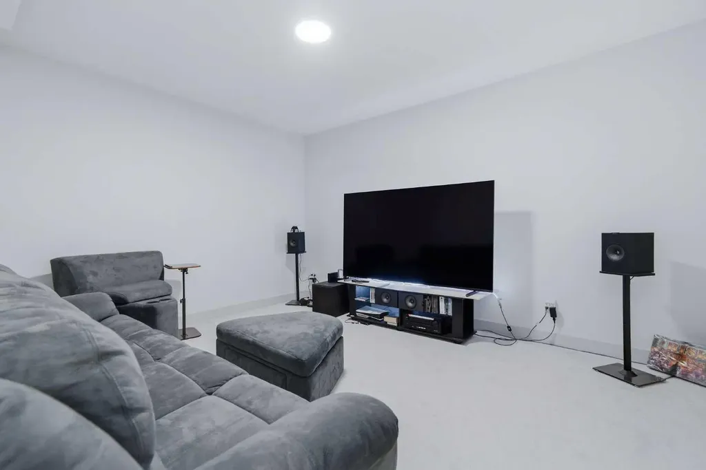 5324 49 Avenue Lacombe AB T4L 1S6