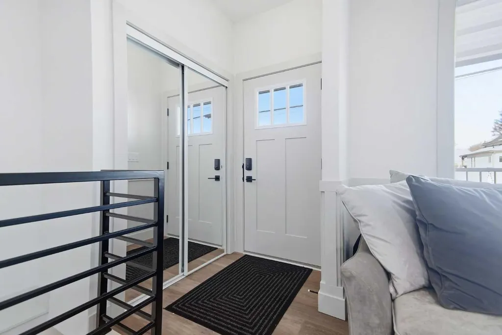 5324 49 Avenue Lacombe AB T4L 1S6