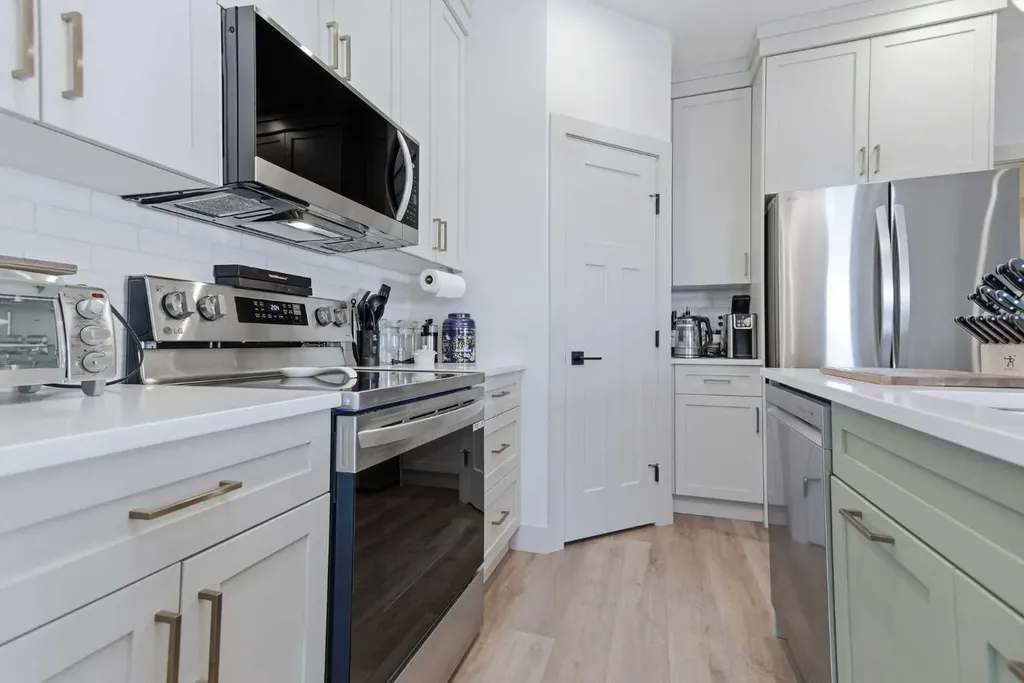 5324 49 Avenue Lacombe AB T4L 1S6