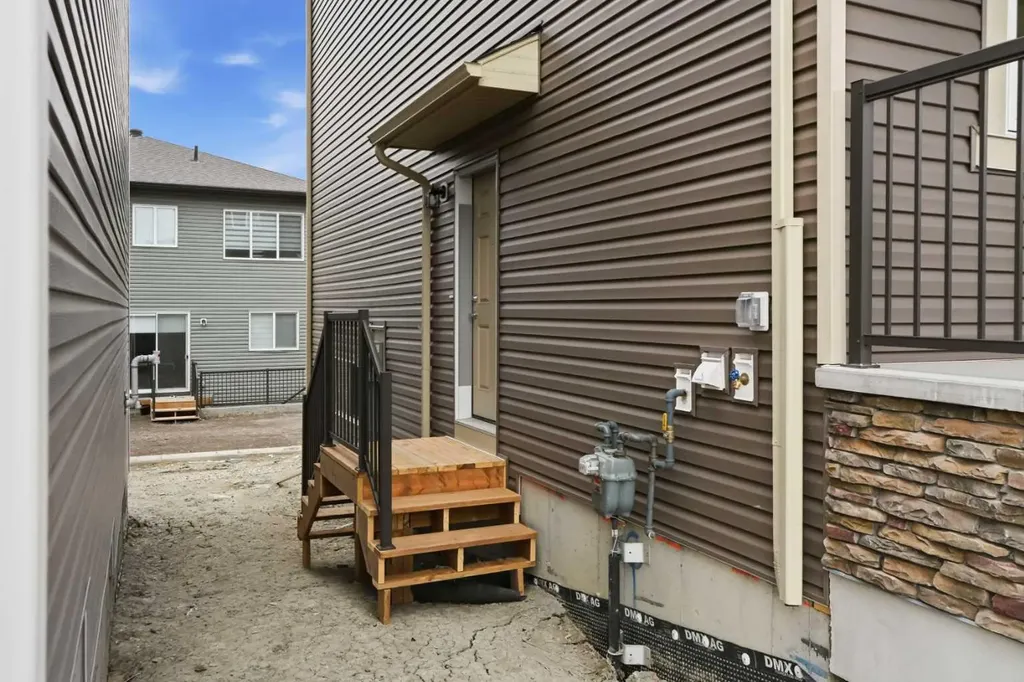56 Cityline Manor NE Calgary AB T3N 1H7