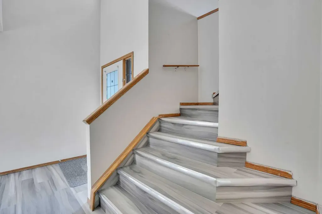 17 Taracove Crescent NE Calgary AB T3J4R3