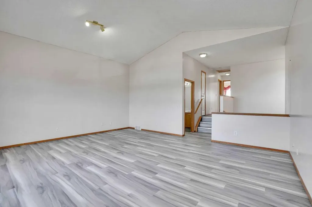 17 Taracove Crescent NE Calgary AB T3J4R3