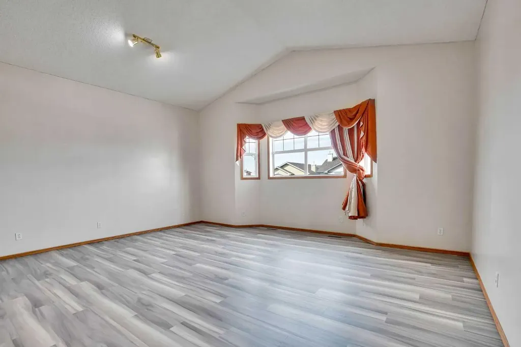 17 Taracove Crescent NE Calgary AB T3J4R3