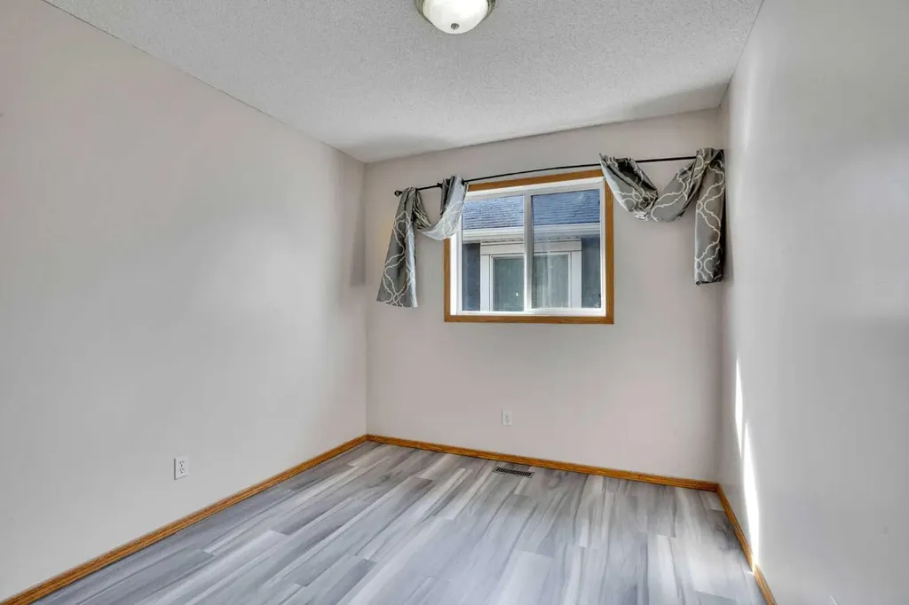 17 Taracove Crescent NE Calgary AB T3J4R3