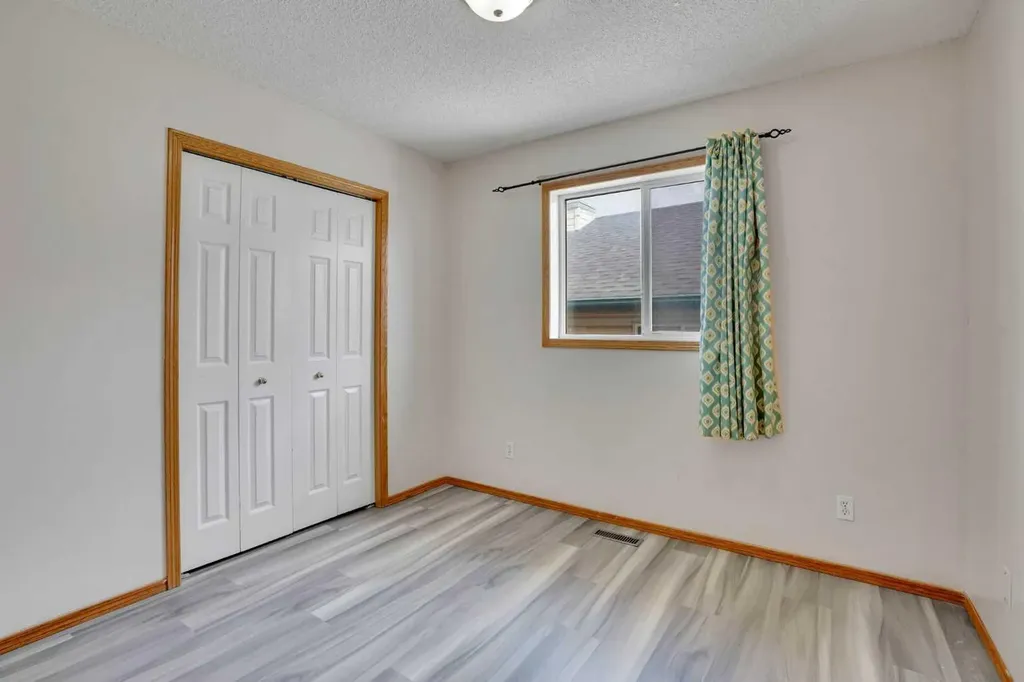 17 Taracove Crescent NE Calgary AB T3J4R3