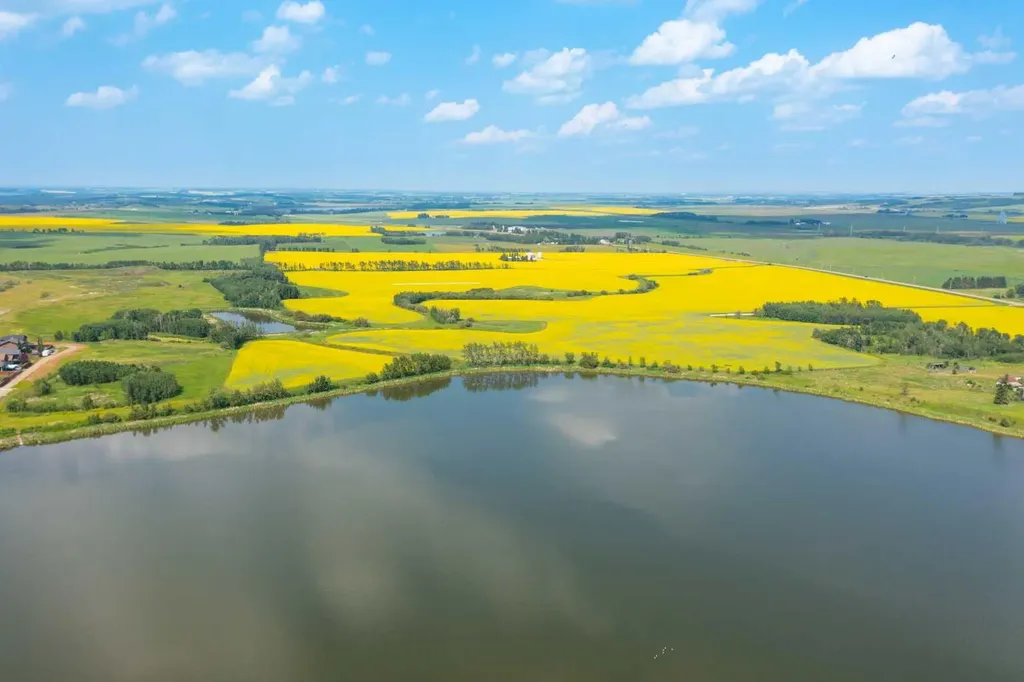 5901 50 Avenue Innisfail AB T4G 1R7