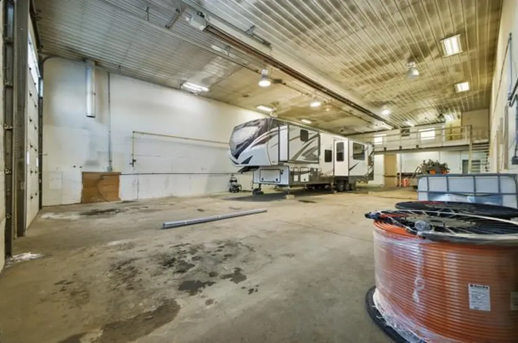 39325-A Range Road 273 Blackfalds AB T0M0J0