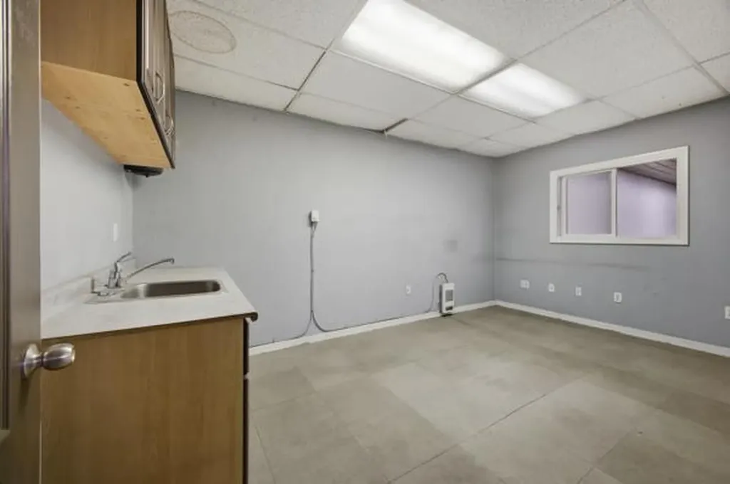 39325-A Range Road 273 Blackfalds AB T0M0J0