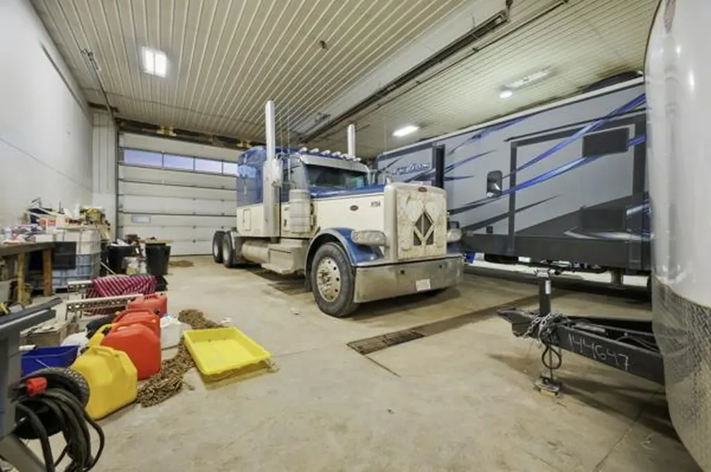 39325-A Range Road 273 Blackfalds AB T0M0J0