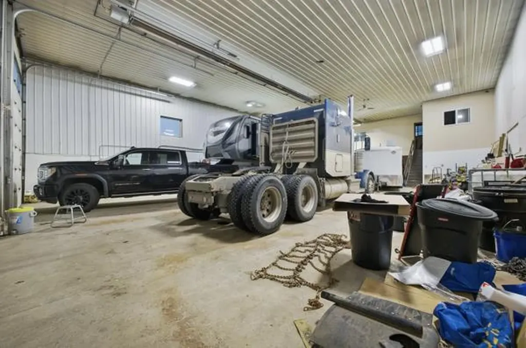 39325-A Range Road 273 Blackfalds AB T0M0J0