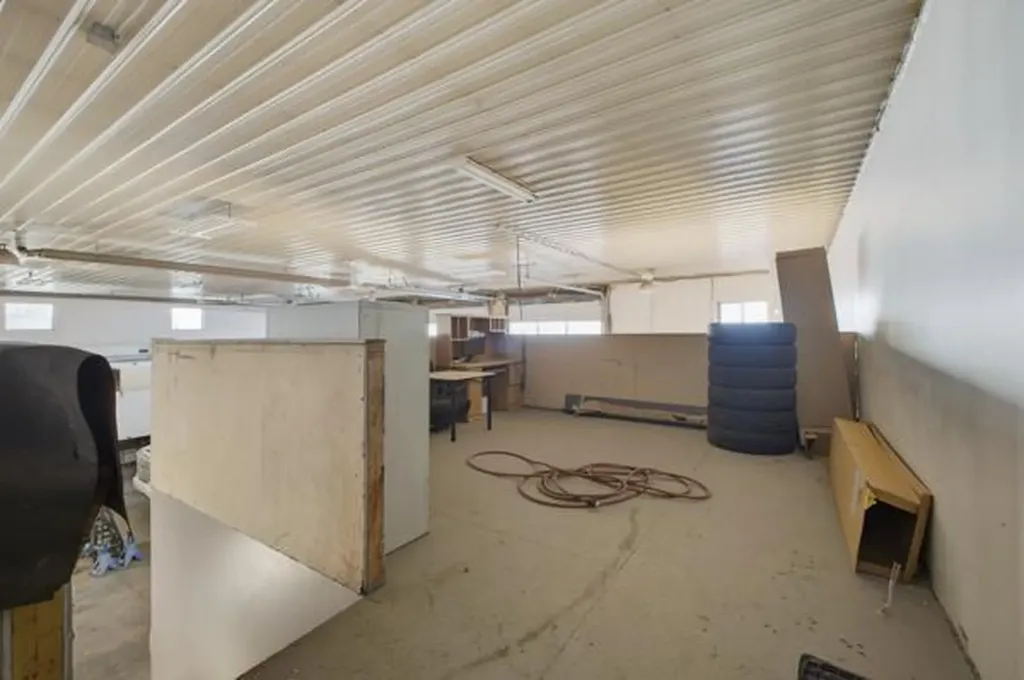 39325-A Range Road 273 Blackfalds AB T0M0J0