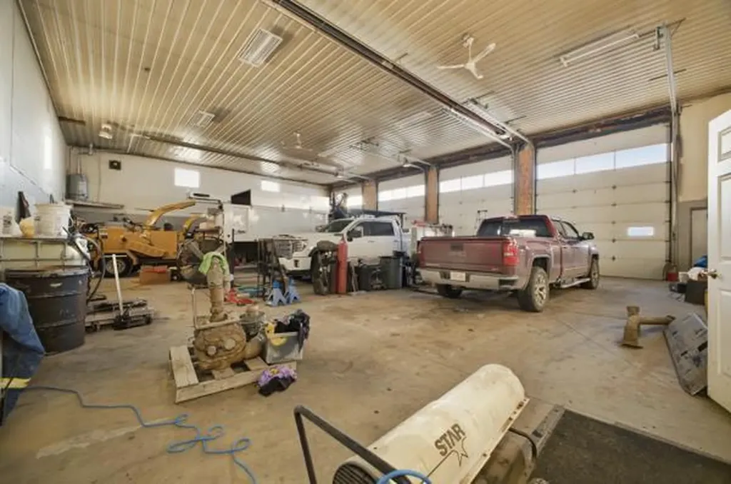 39325-A Range Road 273 Blackfalds AB T0M0J0