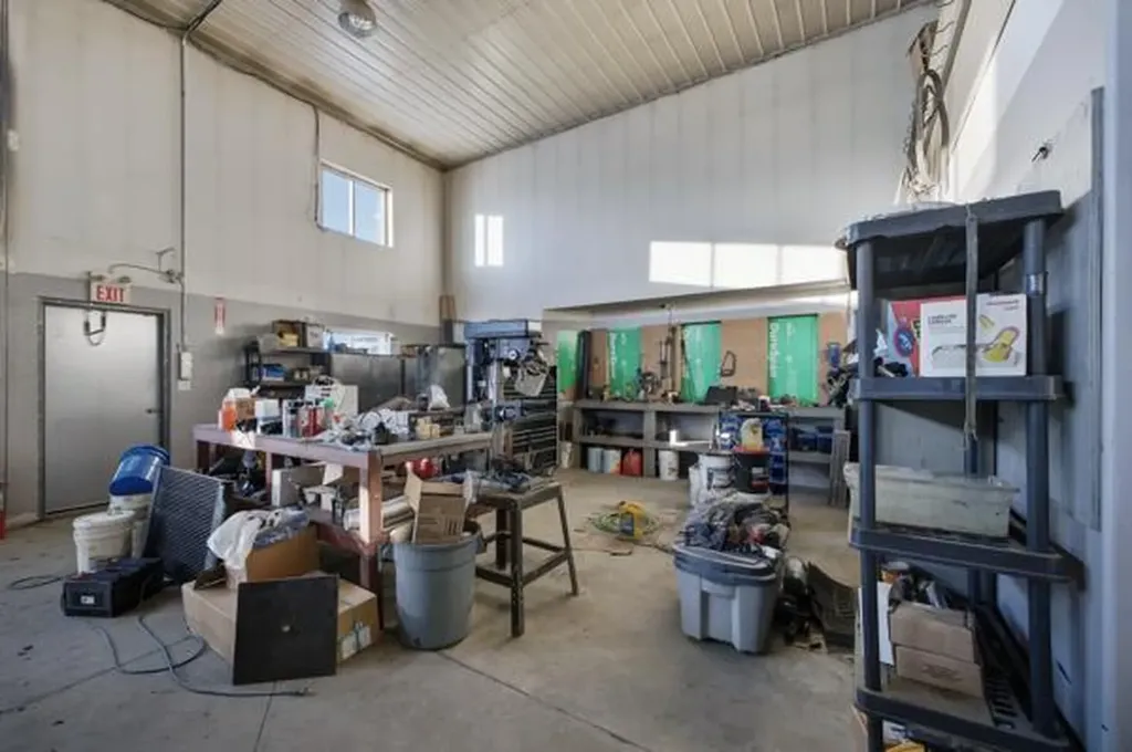 39325-A Range Road 273 Blackfalds AB T0M0J0