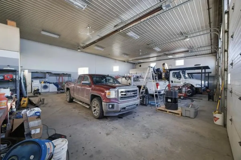 39325-A Range Road 273 Blackfalds AB T0M0J0