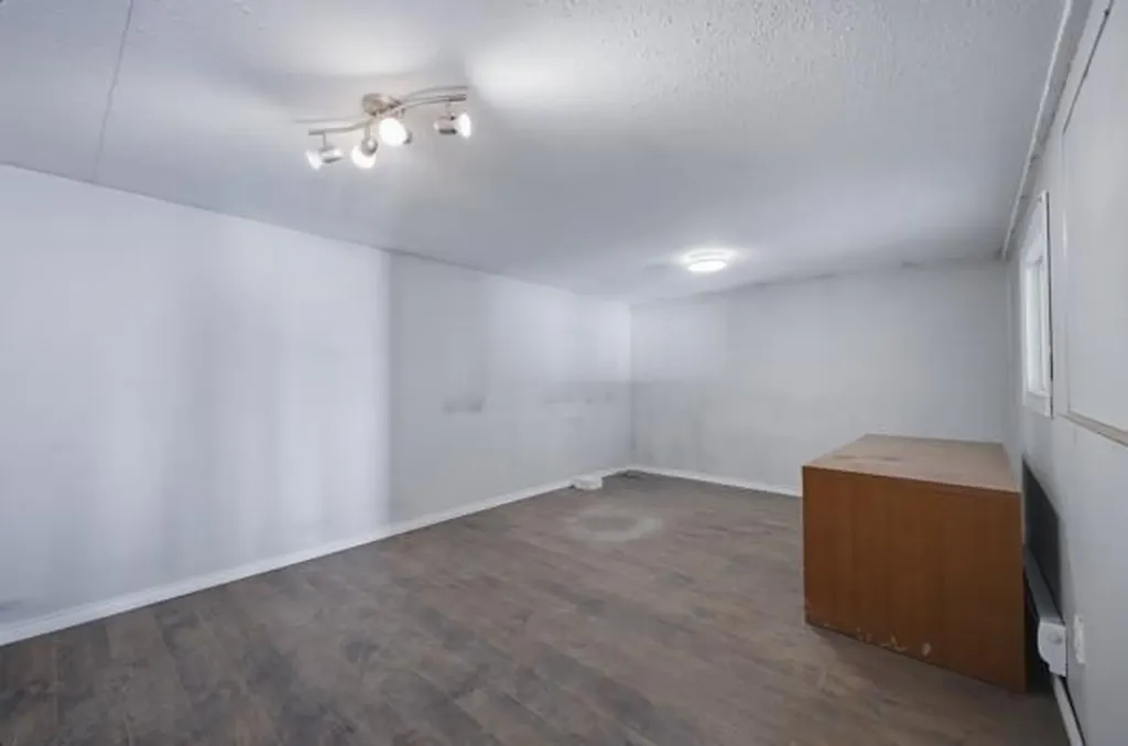 39325-A Range Road 273 Blackfalds AB T0M0J0