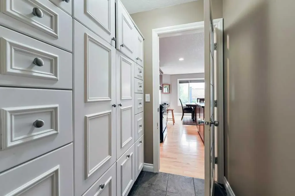 6 Royal Birkdale Court NW Calgary AB T3G 5R5