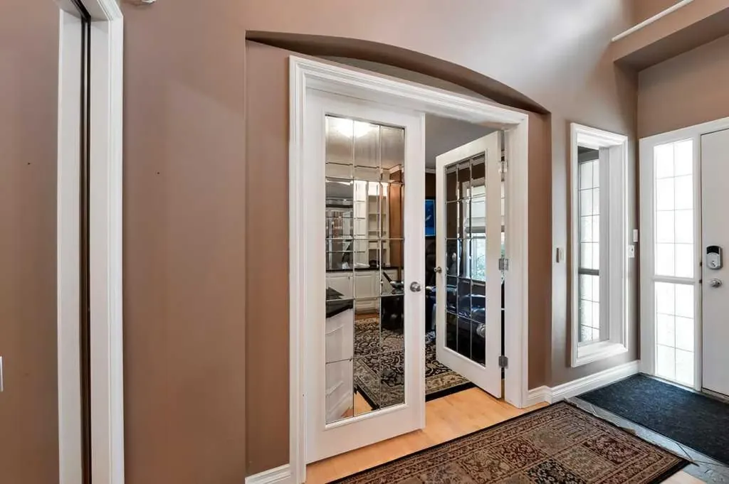 6 Royal Birkdale Court NW Calgary AB T3G 5R5