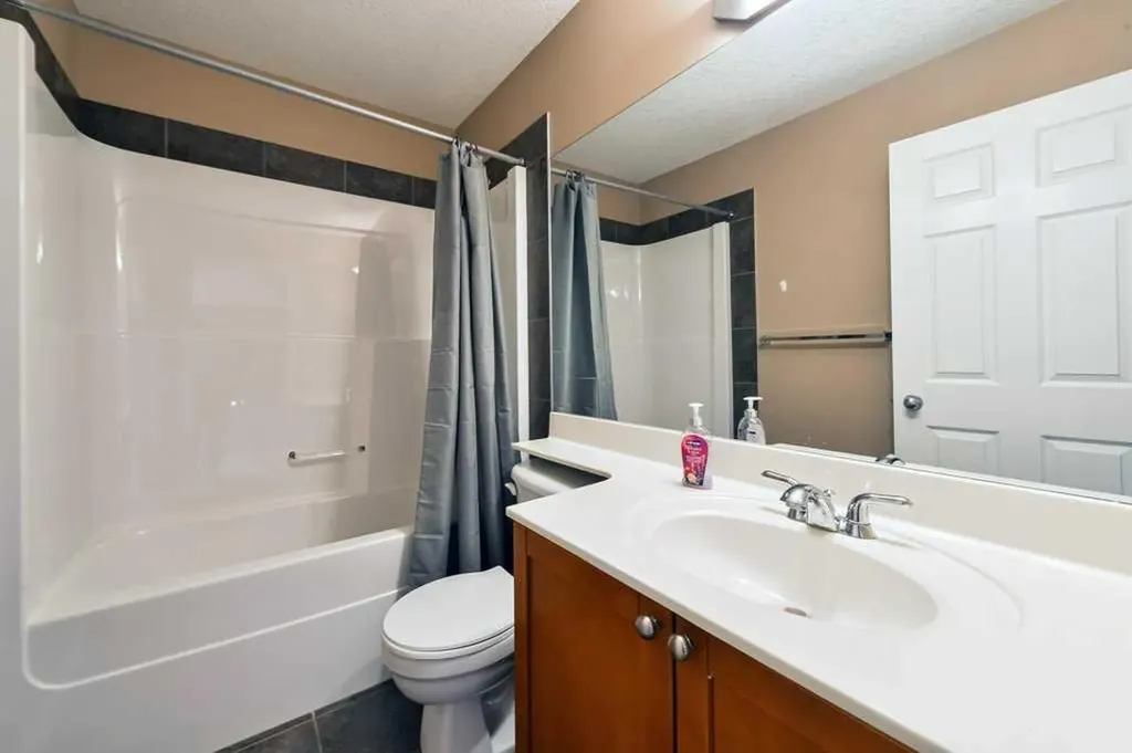 6 Royal Birkdale Court NW Calgary AB T3G 5R5