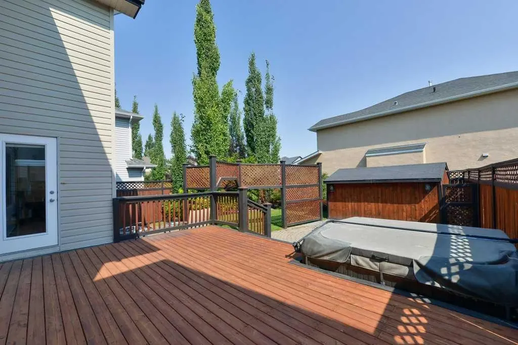 6 Royal Birkdale Court NW Calgary AB T3G 5R5