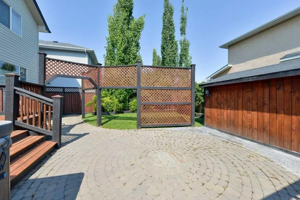 6 Royal Birkdale Court NW Calgary AB T3G 5R5