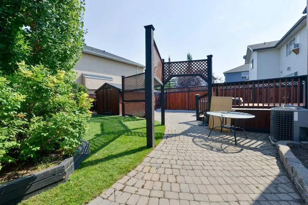 6 Royal Birkdale Court NW Calgary AB T3G 5R5
