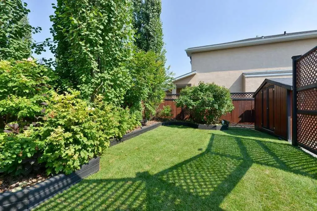 6 Royal Birkdale Court NW Calgary AB T3G 5R5