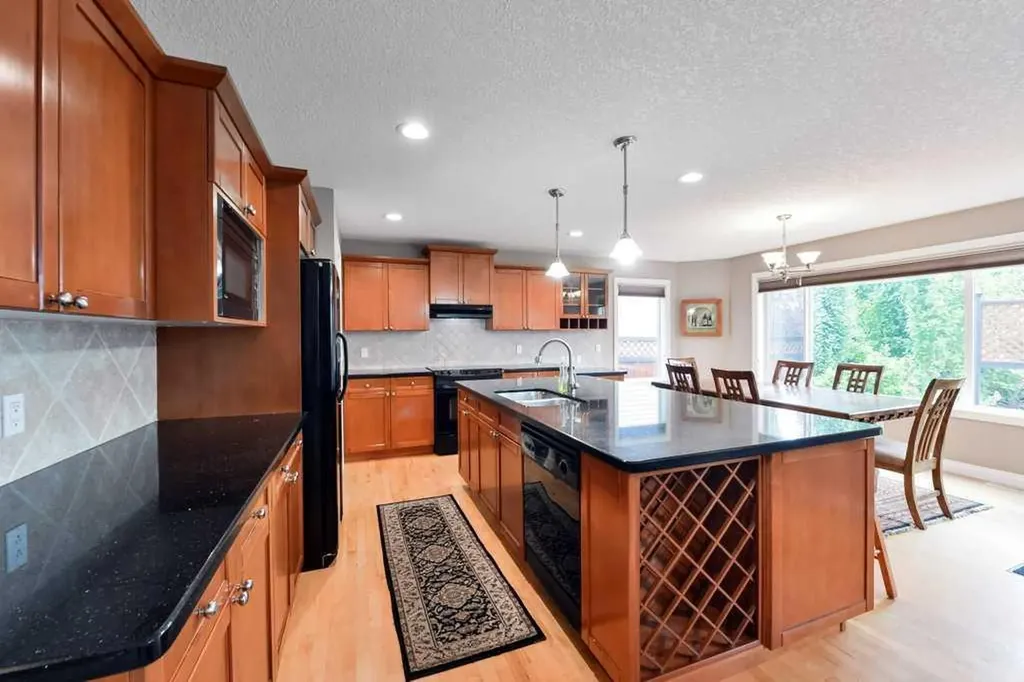6 Royal Birkdale Court NW Calgary AB T3G 5R5