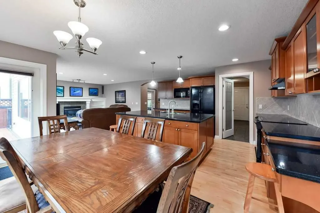 6 Royal Birkdale Court NW Calgary AB T3G 5R5