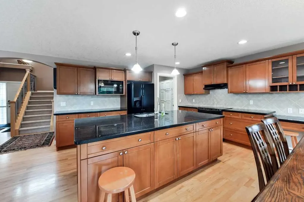 6 Royal Birkdale Court NW Calgary AB T3G 5R5