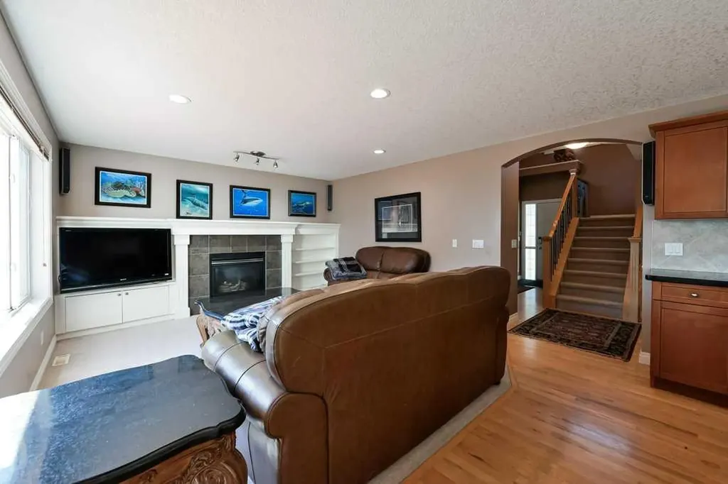 6 Royal Birkdale Court NW Calgary AB T3G 5R5