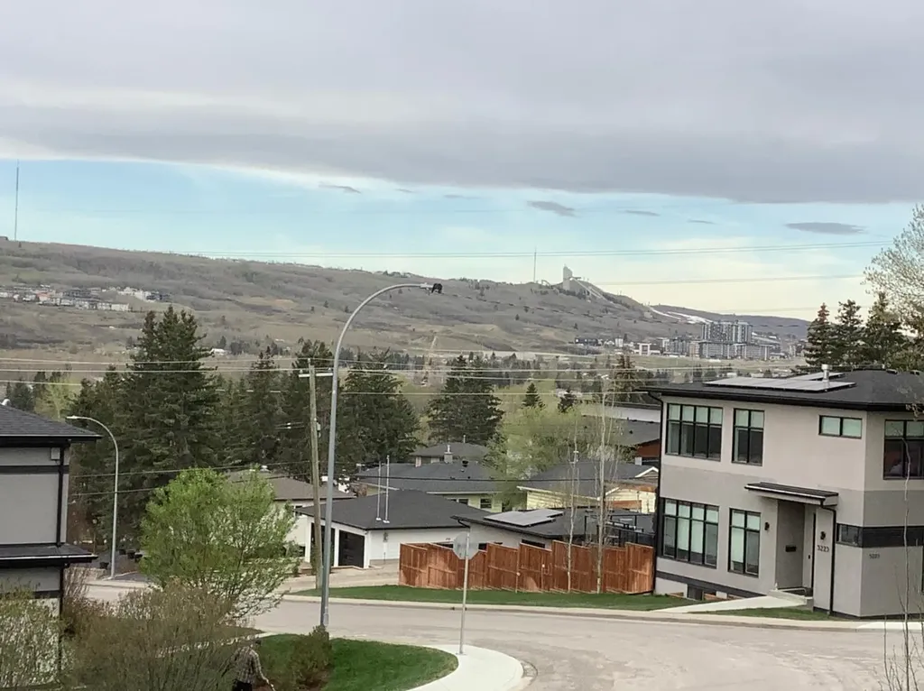 5212 22 Avenue NW Calgary AB T3B 0Y9